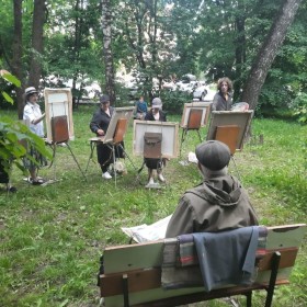 Студенты 3 курса специальности «Живопись», вышли на пленэр.