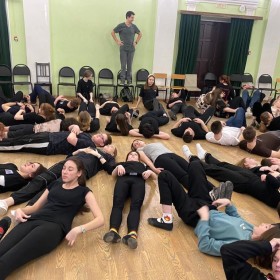 30 января артист Московского театра «Академия слова» Иван Щеглов дал мастер-класс студентам актерских специальностей Калужского колледжа культуры и искусств.