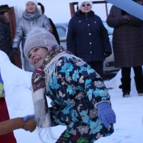 21 февраля в деревне Ильинка студенты Калужского областного колледжа культуры и искусств подготовили и провели Масленичную  театрализованную игровую программу.