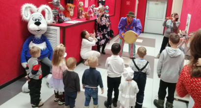25 февраля  в Калужском театре кукол студенты  Калужского областного колледжа культуры и искусств провели  игровую программу, посвящённую Масленице.