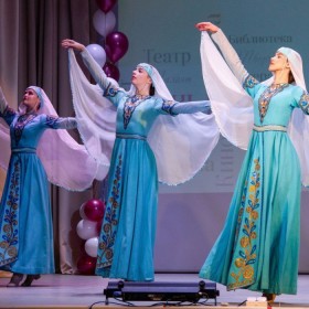 В городе Жиздра состоялся праздничный концерт Калужского колледжа культуры и искусств, приуроченный ко Дню работника культуры.