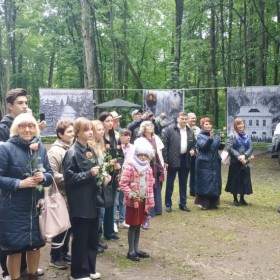 3 июня в Дзержинском районе в музее-заповеднике «Полотняный Завод» состоялся 45-й Пушкинский праздник.