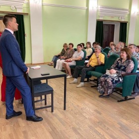 Министр Суслов А.А. открывает педагогический совет в Калужском областном колледже культуры и искусств.