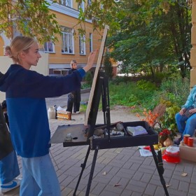 Студенты Калужского областного колледжа культуры и искусств провели учебные пленэры на свежем воздухе
