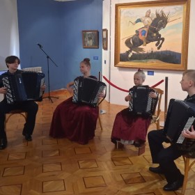 22 сентября студенты специальности "Живопись" в полном составе посетили Выставочный зал южного флигеля Калужского музея изобразительных искусств.