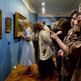 22 сентября студенты специальности "Живопись" в полном составе посетили Выставочный зал южного флигеля Калужского музея изобразительных искусств.