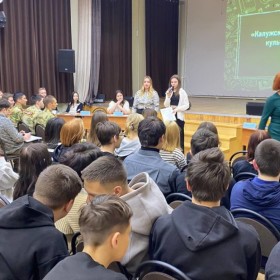 Студенты Калужского областного колледжа культуры и искусств в Центре "Созвездие" провели профориентационную беседу со старшеклассниками нашего города.