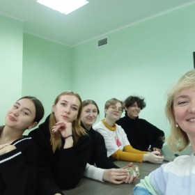 Студенты Института искусств КГУ и Калужского колледжа культуры и искусств обсудили развитие молодежного туризма и культурно-познавательного туризма в регионе.