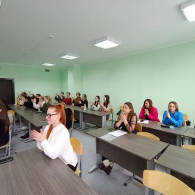 Студенты Института искусств КГУ и Калужского колледжа культуры и искусств обсудили развитие молодежного туризма и культурно-познавательного туризма в регионе.