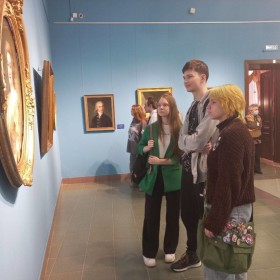 🖼🖌Cтуденты колледжа, несмотря на предсессионную загруженность, посетили открытие выставки «Портреты 18 века» в галерее на ул. Ленина, 103.