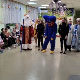 ❄️☃️20 декабря студенты 3 курсаспециальности СКД подготовили и провели новогоднее представление "Дарите добрые игрушки" для детей санатория Калуга Бор.