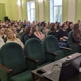 🎼Вчера в нашем колледже прошла лекция заслуженного артиста России, композитора, дирижёра, художника и общественного деятеля, Гарри Азатова.🎨