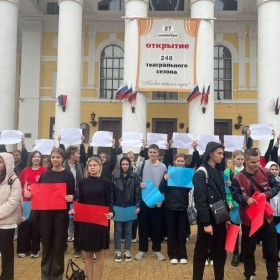 26 сентября студенты Калужского областного колледжа культуры и искусств приняли участие в акции в поддержку Донбасса. 2 года МЫ ВМЕСТЕ!!!  А когда Мы ЕДИНЫ МЫ НЕ ПОБЕДИМЫ!!!!⚡️