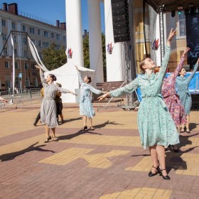 Учебно-профессиональный коллектив ансамбль танца «Ровесник» открыл сезон!