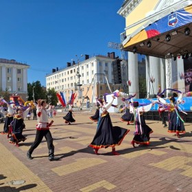 Учебно-профессиональный коллектив ансамбль танца «Ровесник» открыл сезон!