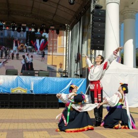 Учебно-профессиональный коллектив ансамбль танца «Ровесник» открыл сезон!