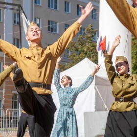 Учебно-профессиональный коллектив ансамбль танца «Ровесник» открыл сезон!
