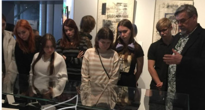 10 сентября студенты первого и второго курса отделения "Дизайн" сделали увлекательную экскурсию на выставку "Формула Вселенной"