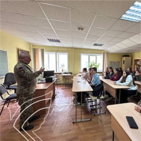 В нашем колледже прошла встреча с Никитиным Владимиром Эммильевичем, рядовым добровольцем Донбасса 2015 года.