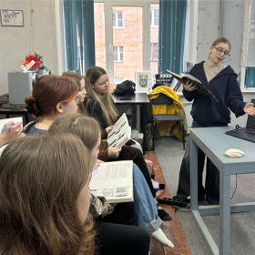 Погружение в мир Древней Греции: исследование костюмов