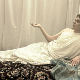 Погружение в мир Древней Греции: исследование костюмов