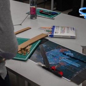 Творческий проект в рамках Десятилетия науки и технологий, исследующий визуальные образы и метафоры, связанные с ИИ.