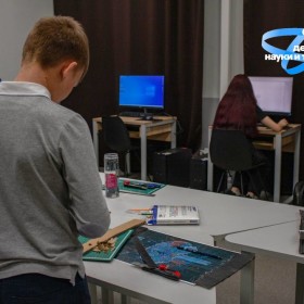 Творческий проект в рамках Десятилетия науки и технологий, исследующий визуальные образы и метафоры, связанные с ИИ.