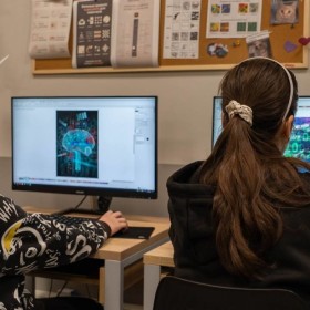 Творческий проект в рамках Десятилетия науки и технологий, исследующий визуальные образы и метафоры, связанные с ИИ.