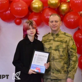 Награждение победителей конкурса «АРТ•ТОЧКА» в номинации «ПАРТА ГЕРОЯ»