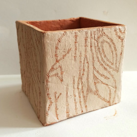 Преподаватель Гуслякова Г.А. Кашпо 2 курс Любич В. "Космос художника" керамика