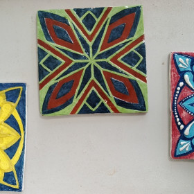 Преподаватель Гуслякова Г.А. студ. 1 курс Малышшева Е. "Солнечные плитки" керамика