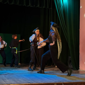 Успешная сдача экзамена по сценическому фехтованию