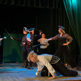 Успешная сдача экзамена по сценическому фехтованию