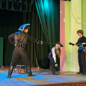 Успешная сдача экзамена по сценическому фехтованию