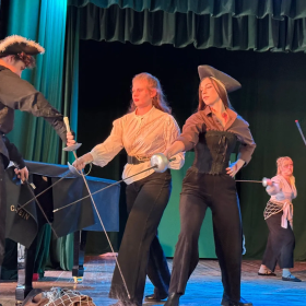 Успешная сдача экзамена по сценическому фехтованию