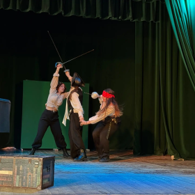 Успешная сдача экзамена по сценическому фехтованию