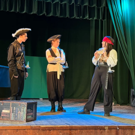 Успешная сдача экзамена по сценическому фехтованию