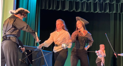 Успешная сдача экзамена по сценическому фехтованию