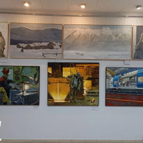 Наши студенты 2‑го и 3‑го курсов вместе с преподавателем Павлом Бескорсым посетили выставку «Четверть века»