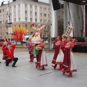 9 мая на Театральной площади г Калуга, прошёл праздничный концерт Калужского областного колледжа культуры и искусств.