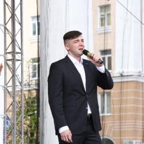 9 мая на Театральной площади г Калуга, прошёл праздничный концерт Калужского областного колледжа культуры и искусств.