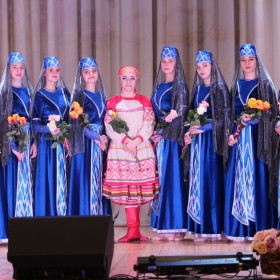 Творческий коллектив Калужского областного колледжа культуры и искусств побывал с праздничным концертом в городе Медынь.